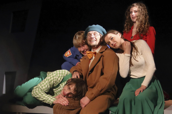 "&Scy;&tcy;&acy;&rcy;&shcy;&icy;&jcy; &scy;&ycy;&ncy;"