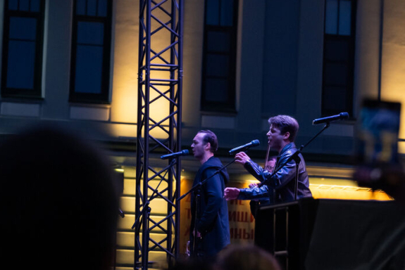 "Счастье. Небо на асфальте"