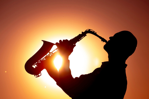 Саксофонист SyntheticSax. Мировые хиты от Ameno до Lambada.